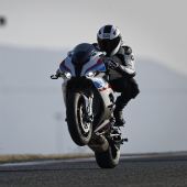 Die neue BMW S 1000 RR - noch leichter, schneller und einfacher zu steuern.